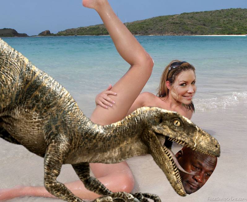 Nude Evangeline Lilly in Jurassic World