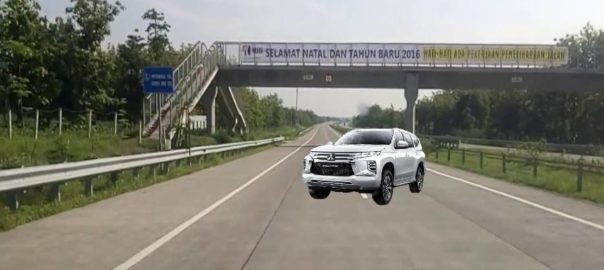 Pajero sport Tabrak nyangkut dibesi